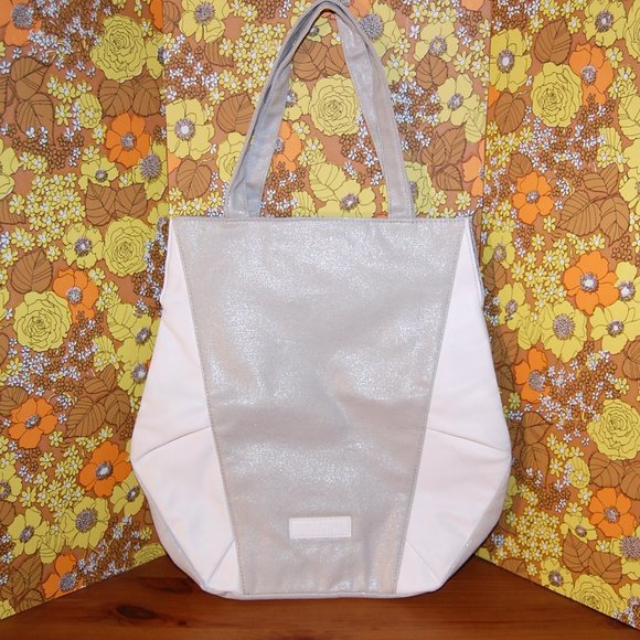 ISSEY MIYAKE Parfums White & Silver fabric TOTE shoulder BAG - Picture 1 of 4
